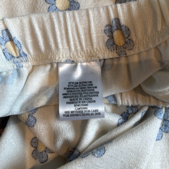 Z Supply | ‘ My Bed is My Happy Place’ Lounge Pajama Set - Picture 8 of 14